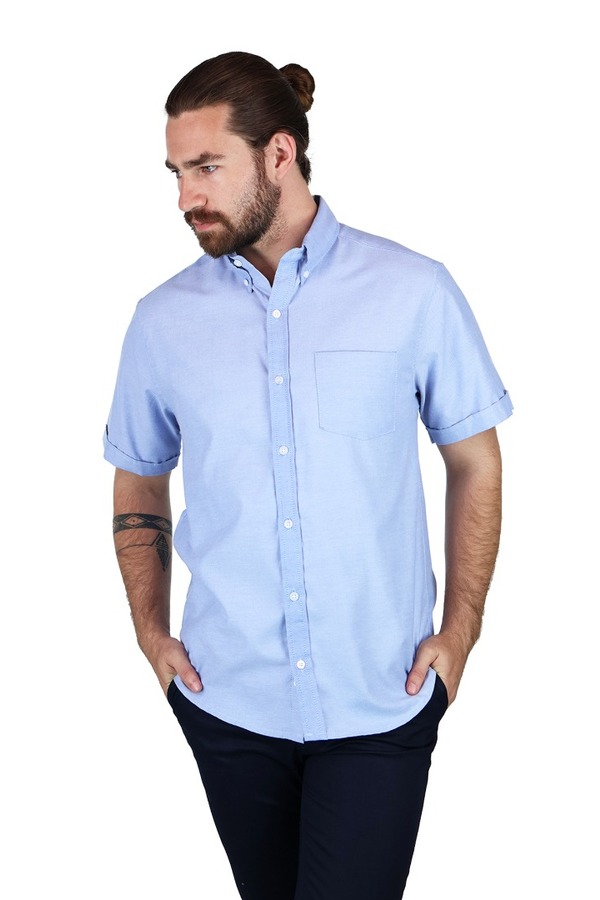 Camisa Manga Corta Color Azul Con Bolsa Cuello Americano Para Hombre